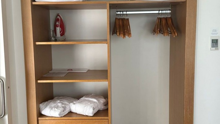 Otel tipi elbise dolabı